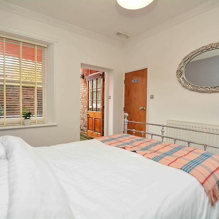 The Location- 1 Free Private Parking Space - 60 Second Walk 2 Minster! York Extérieur photo
