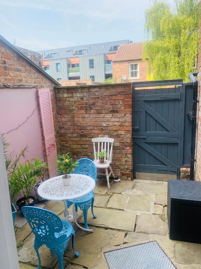 The Location- 1 Free Private Parking Space - 60 Second Walk 2 Minster! York Extérieur photo
